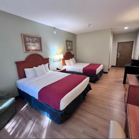 Americas Best Value Inn Wiggins Exterior photo