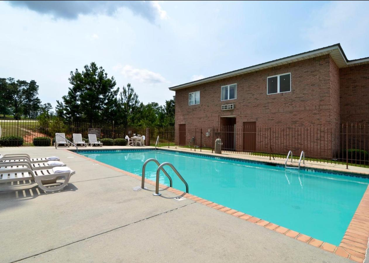 Americas Best Value Inn Wiggins Exterior photo