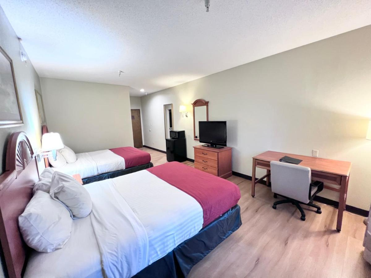 Americas Best Value Inn Wiggins Exterior photo