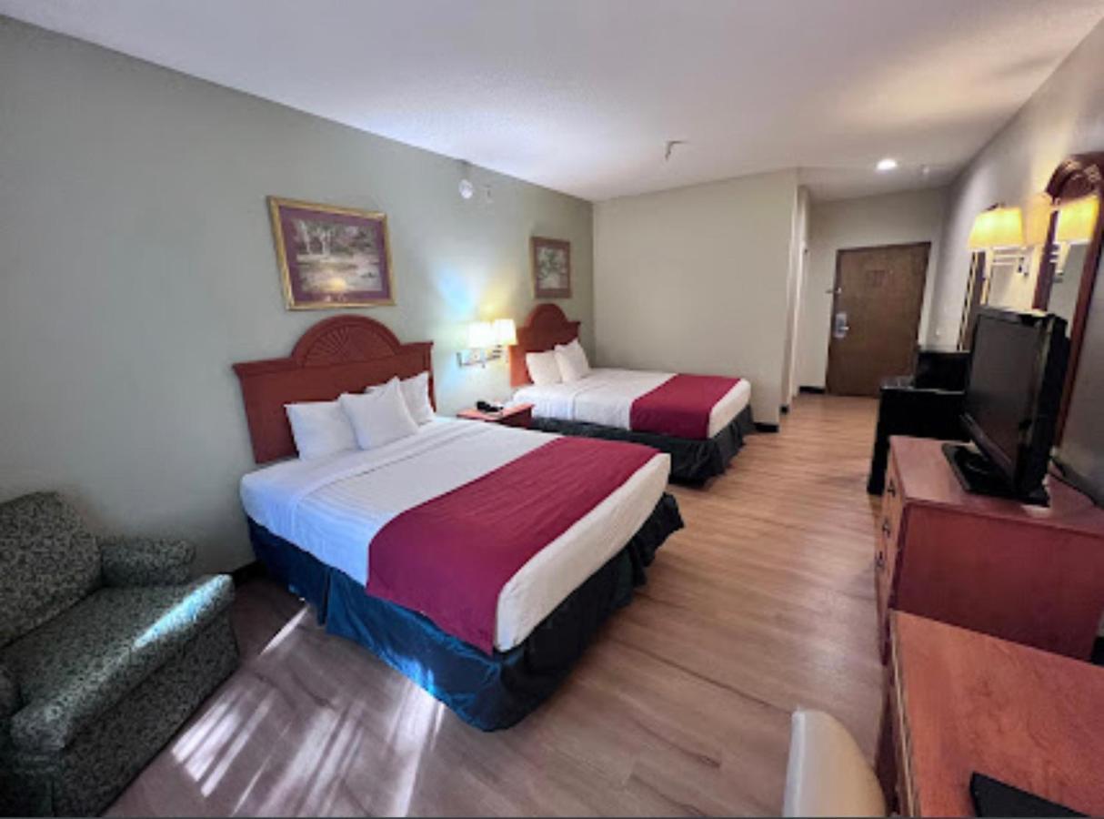 Americas Best Value Inn Wiggins Exterior photo